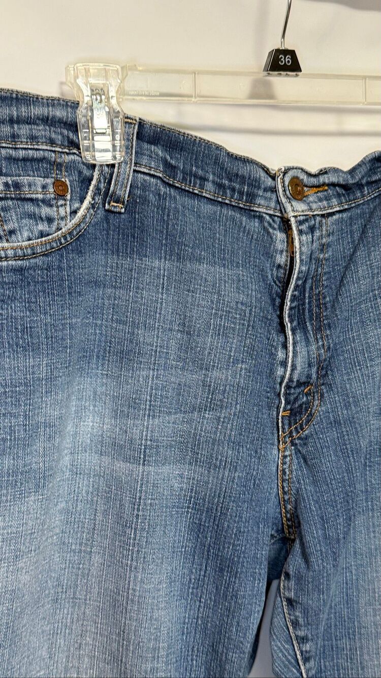 Levi’s relaxed boot cut 550 Jean women size 16 medium - has been hemmed - Picture 4 of 11